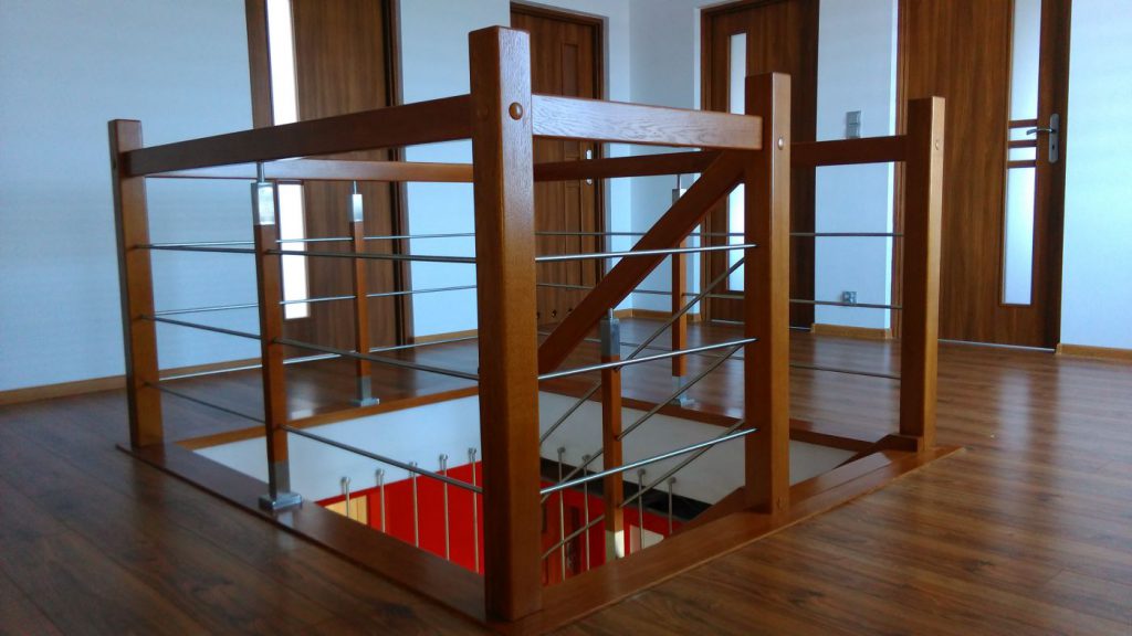 Schody drewniane samonośne. Realizacja Rybnik-Kłokocin