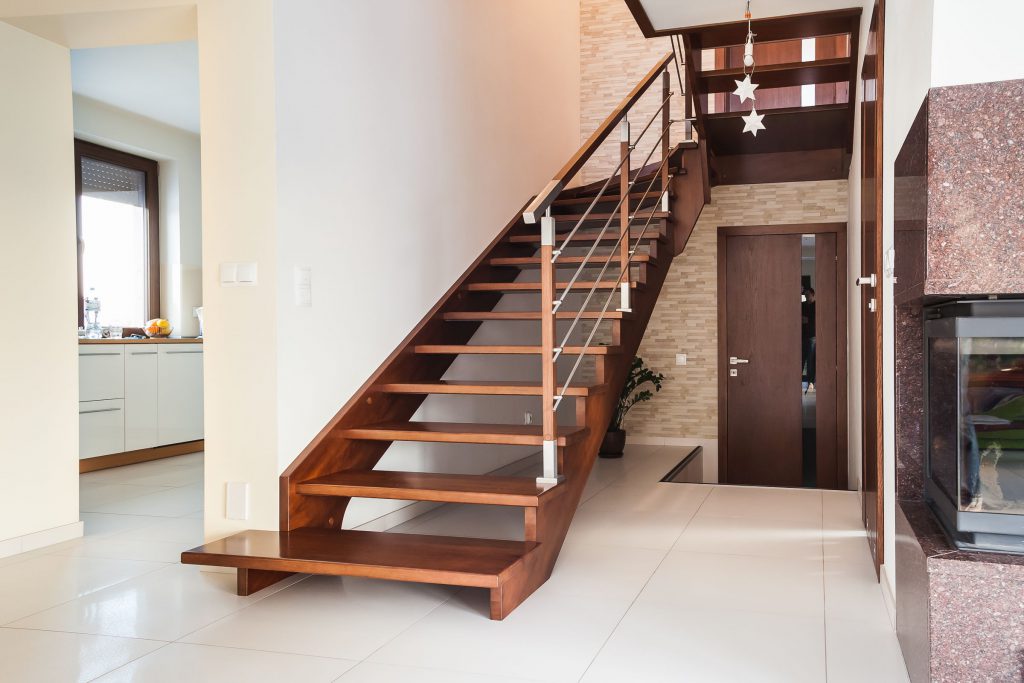 Schody samonośne, oraz drzwi bezprzylgowe. Realizacja w Gołkowicach